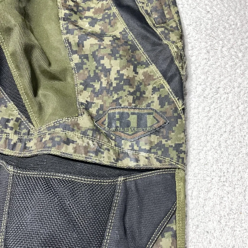 BT Battle Tested Pants Mens Medium Green Camo Paintball Padded Knees 30-36